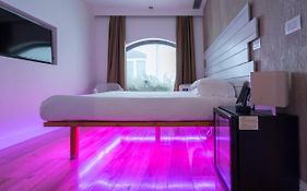 Colosseum Jacuzzi Suites